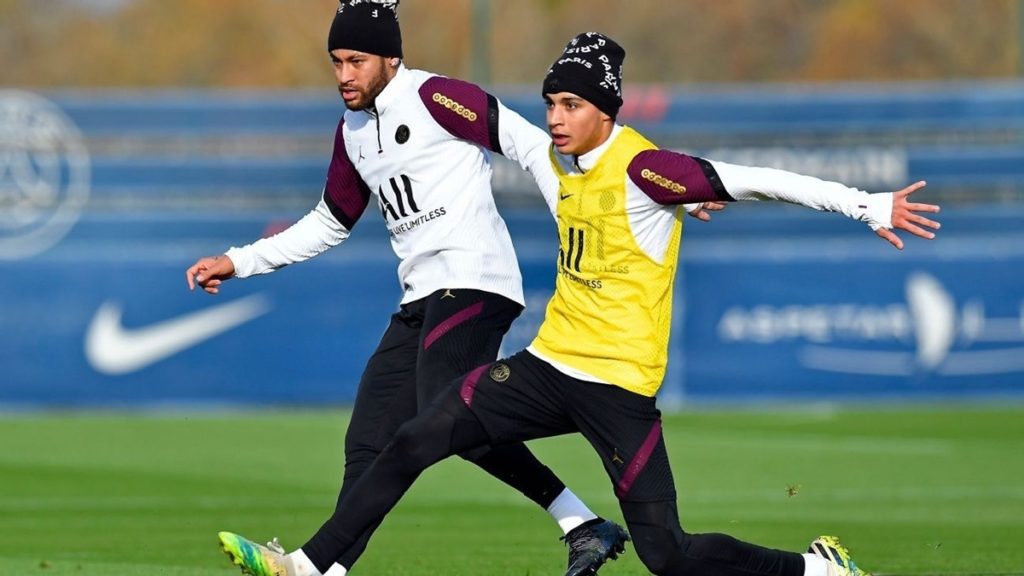 نادي برشلونة الإسباني يتخلى عن نجمه المغربي