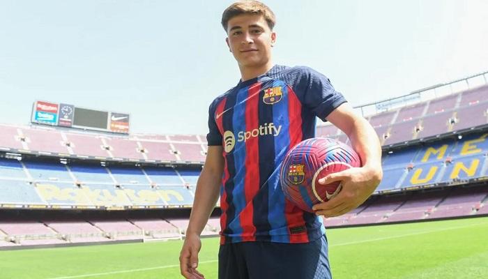 برشلونة الإسباني يعلن عن أولى صفقاته الصيفية