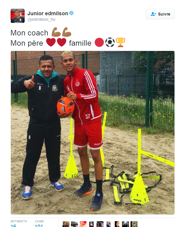 أحد المعجبين البرازيلي ايدميلسون جونيور يعد أحد المعجبين نادي الوداد الرياضي يحط الرحال بالدار البيضاء