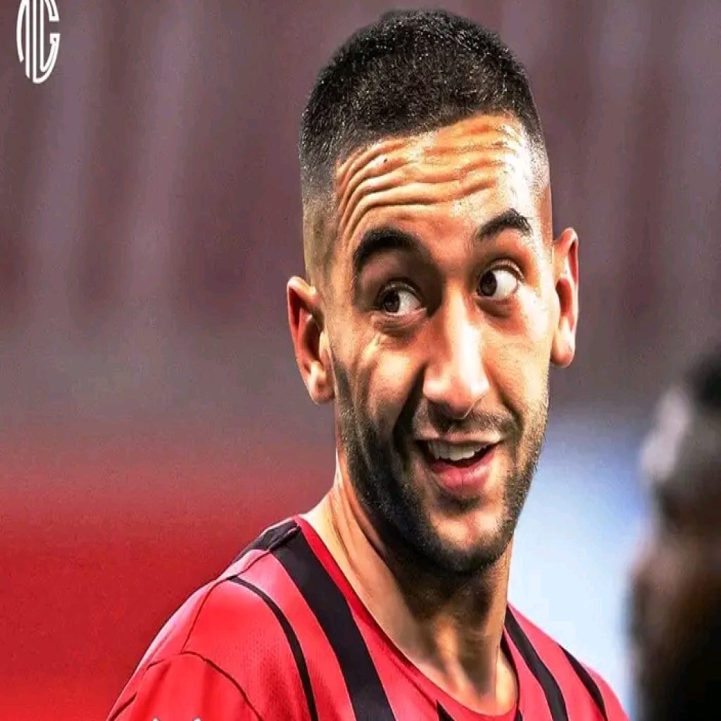 الدولي المغربي حكيم زياش لاعب تشيلسي الإنجليزي إلى الدوري الإيطالي