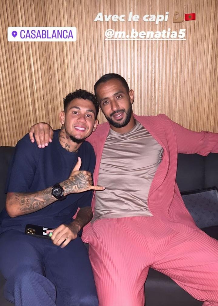 أحد المعجبين البرازيلي ايدميلسون جونيور يعد أحد المعجبين نادي الوداد الرياضي يحط الرحال بالدار البيضاء