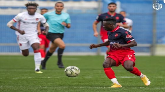 الدولي التانزاني سايمون مسوفا لاعب الوداد الرياضي السابق يقرر اللجوء إلى الاتحاد الدولي لكرة القدم “فيفا”