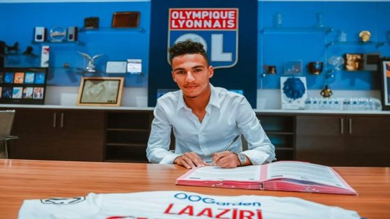 نادي أولمبيك ليون الفرنسي يعلن تعاقده مع اللاعب المغربي أشرف لعزيري