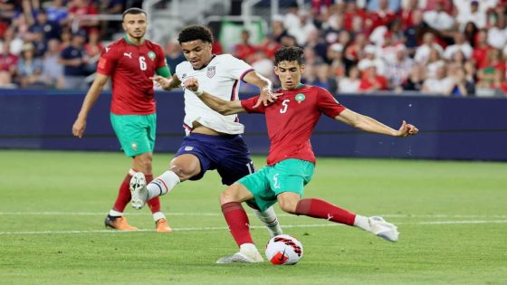 غياب مدافع المنتخب المغربي نايف أكرد لإصابة قوية مع ناديه وستهام الإنكليزي تفرض على وحيد حليلوزيتش الاستنجاد بمدافع بريست الفرنسي