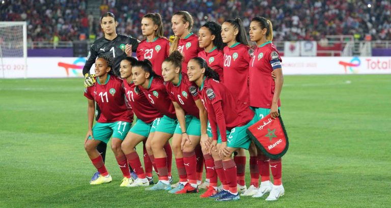 المنتخب المغربي النسوي لكرة القدم يحقق فوزا مهما وصعبا على حساب المنتخب السينغالي ويصعد إلى الربع