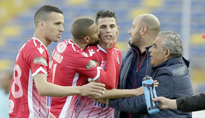 ثلاثي الوداد الرياضي يرفض مقترح فوزي البنزرتي باللعب بالرجاء الرياضي ومحمد أوناجم بين العودة والعروض السعودية