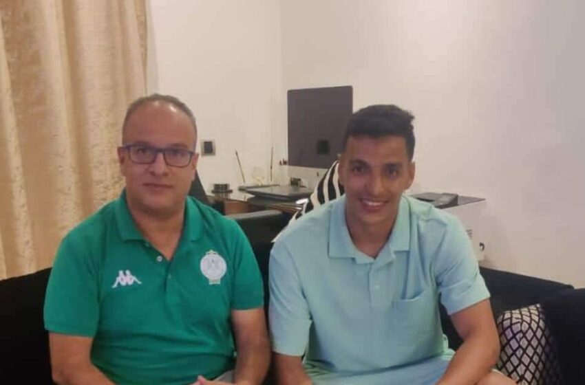 عزيز البدراوي يستجيب لضغط الجماهير الرجاوية ويتجه لفسخ عقد لاعب المنتخب الجزائري بعدما رفضه بادو الزاكي مدرب إتحاد طنجة