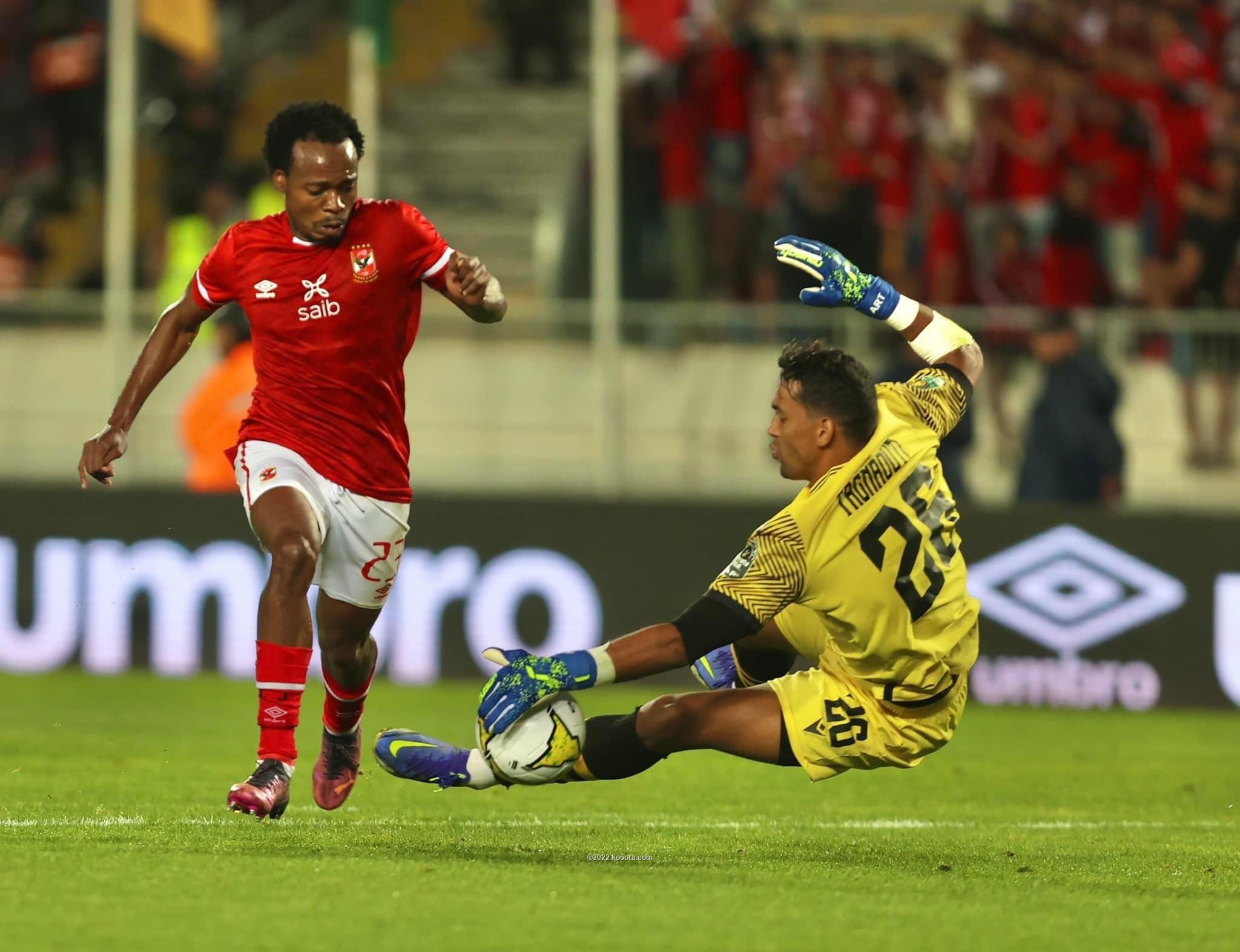 مسؤولو الوداد الرياضي يحسمون في شأن مستقبل حارسهم رضا التكناوتي