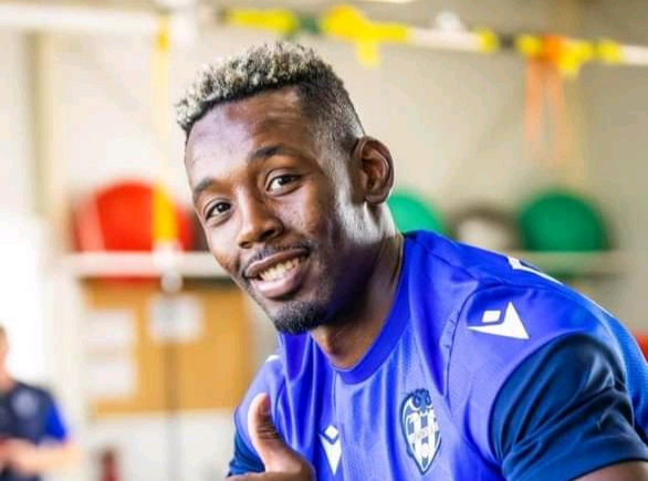 المهاجم المغربي محمد بولديني يعلن انتقاله إلى ليفانتي الإسباني