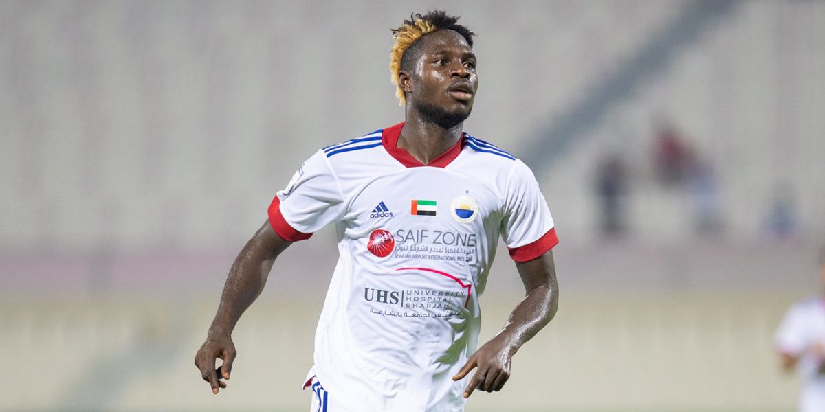 عزيز البدراوي رئيس نادي الرجاء الرياضي يدخل فصول جديدة للتعاقد مع المهاجم الكونغولي بين مالانغو