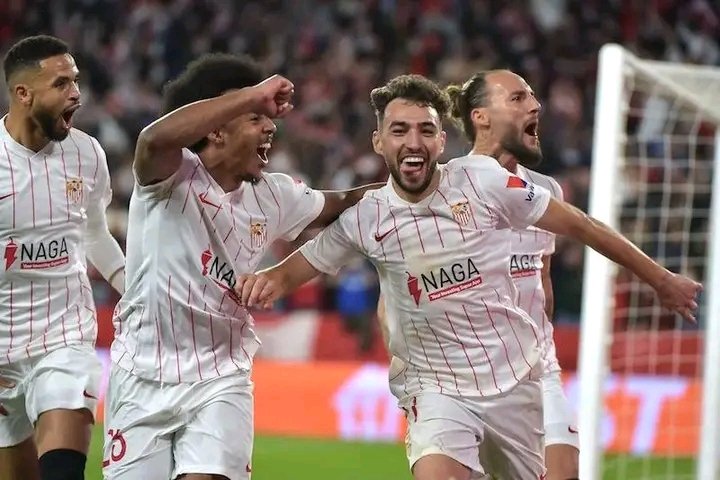 الدولي المغربي منير الحدادي خارج أسوار فريق إشبيلية الإسباني