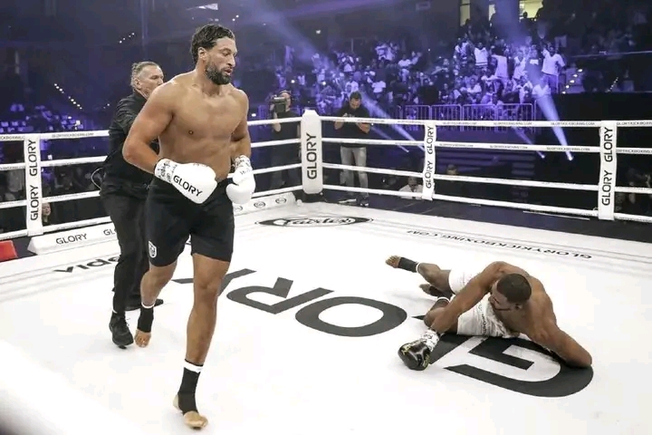 المقاتل المغربي جمال بن صديق يوجه رسائل مباشرة إلى الهولندي ريكو فيرهوفن