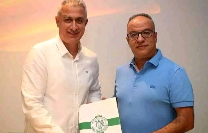 المدرب التونسي منذر الكبير يكشف لعزيز البدراوي مخطط إعادة الرجاء الرياضي للواجهة