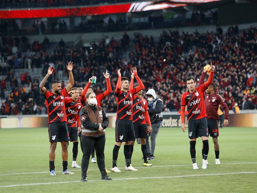 فلامنجو البرازيلي يضرب موعدا مع مواطنه أتلتيكو باراناينسي في النهائي الثاني على التوالي له في كأس ليبرتادوريس