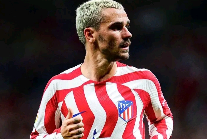 نادي أتلتيكو مدريد الإسباني يعلن عن شراء عقد الفرنسي أنطوان جريزمان من برشلونة الكتالوني