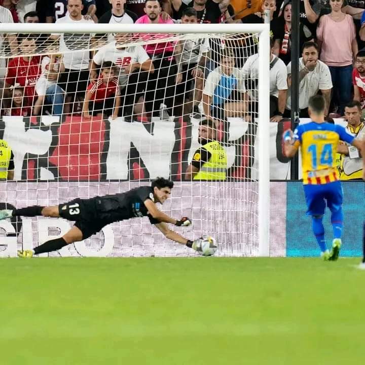 إشبيلية الإسباني الدولي المغربي ياسين بونو يكشف عن سر صده لضربة جزاء فالنسيا والرجوع إلى التألق