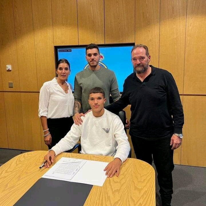 ريال مدريد الإسباني يجدد عقد نجمه المغربي والجامعة الملكية المغربية لكرة القدم تدخل على خط إقناعه باللعب مع المنتخب الوطني المغربي