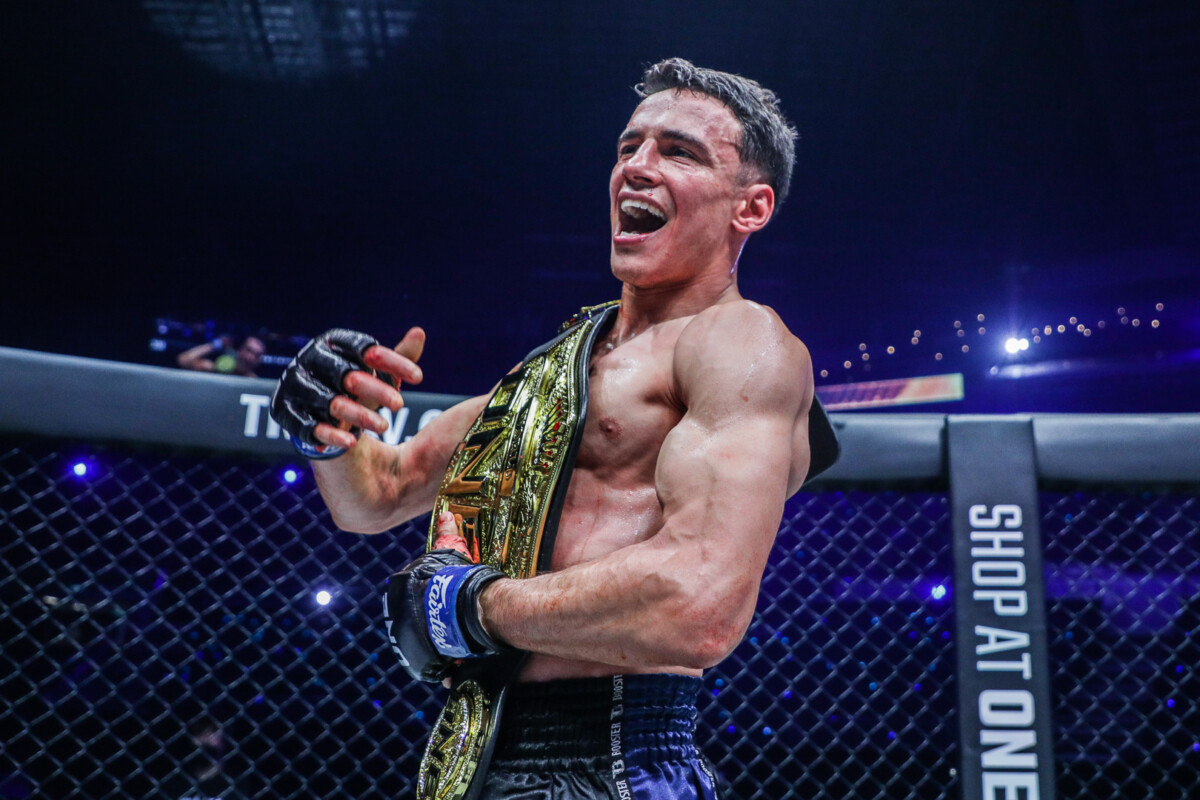 بطل الملاكمة المغربي يوسف العسيري&Quot; بطل الملاكمة المغربي على بعد فوز من تسجيل إسمه في التاريخ&Quot;