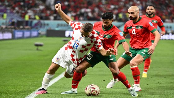 الدولي المغربي رومان سايس يرحب ب ظهير الوداد الرياضي يحيى عطية الله في بيشكتاش التركي