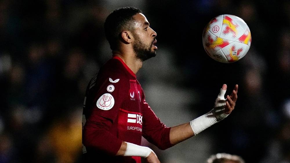 النجم المغربي يوسف النصيري يهدد قرار مدرب إشبيلية الإسباني ويحقق رقما تاريخيا يغير به قرار النادي في الميركاتو الشتوي