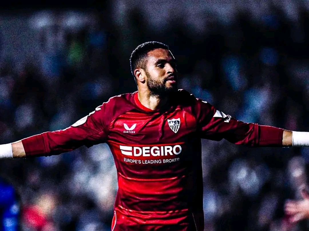 المغربي يوسف النصيري لاعب إشبيلية الإسباني يفشل خطة مدرب الفريق خورخي صاوباولي