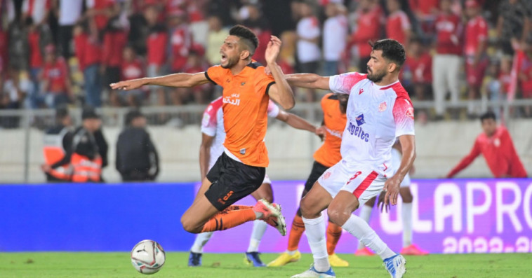 الوداد الرياضي يسترجع اللاعب الدولي الجزائري الحسين بن عيادة و مدافع الخضر ينفي الشائعات