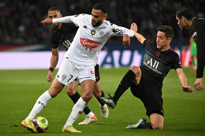 الدولي المغربي سفيان بوفال يشعل صراعات جديدة بين أندية اسبانيا و كبير فرنسا