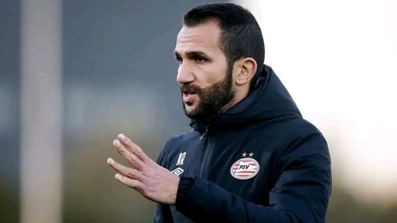 عادل رمزي مدرب فريق رديف اينهوفن الهولندي بديل المدرب التونسي مهدي النفطي في الوداد الرياضي