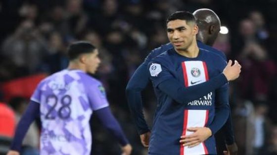 الادعاء الفرنسي يعلن عن توجيه تهمة الاغتصاب للاعب باريس سان جيرمان الدولي المغربي أشرف حكيمي.