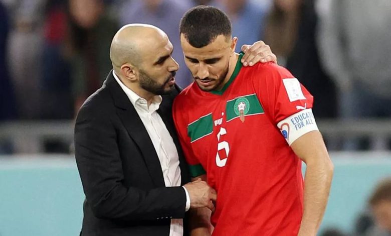 الناخب الوطني وليد الركراكي يتدخل لإنهاء أزمة لاعبه الدولي المغربي رومان سايس في الدوري التركي