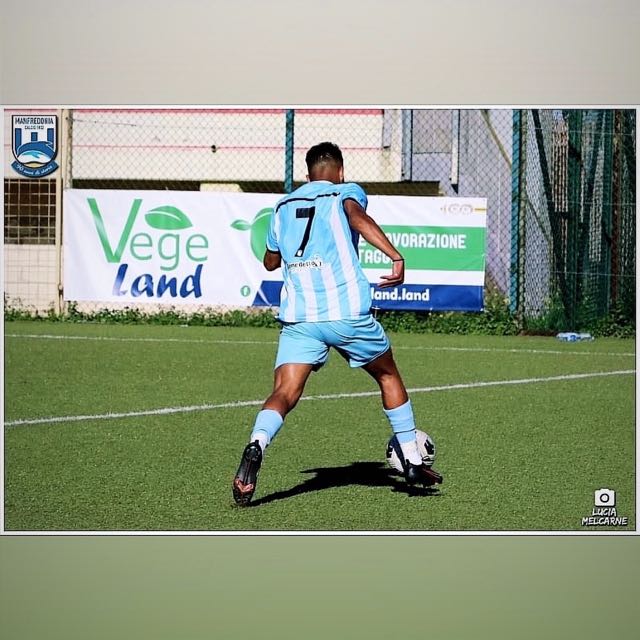 أيمن عشيق المهاجم المغربي أيمن عشيق:&Quot; أحلم بالانتقال إلى ميلان الإيطالي واللعب مع المنتخب الوطني المغربي&Quot;