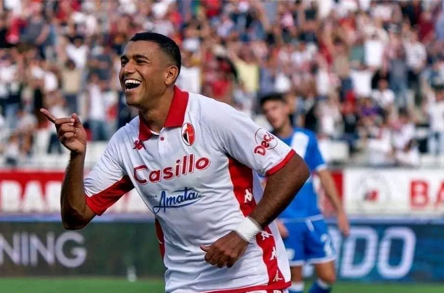 الدولي المغربي وليد شديرة يقدم أوراق اعتماده للمدرب وليد الركراكي مدرب المنتخب الوطني المغربي