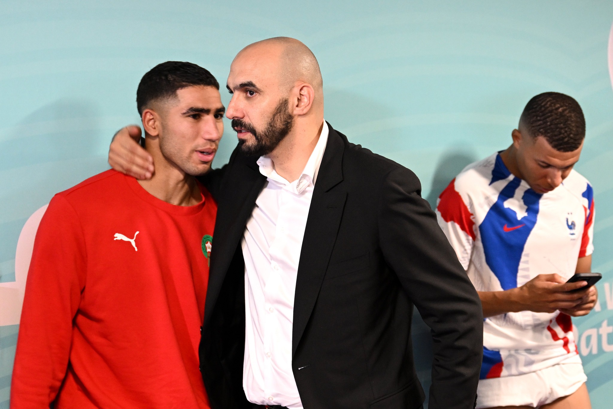 وليد الركراكي يستدعي أسماء جديدة بالمنتخب الوطني المغربي و أبرز اللاعبين مهددين بالغياب عن الأسود بسبب الإصابة