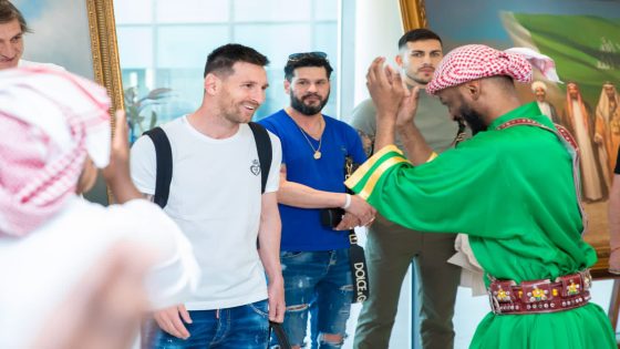 عرض فلكي تاريخي لانتقال النجم الأرجنتيني ليونيل ميسي إلى الدوري السعودي لكرة القدم