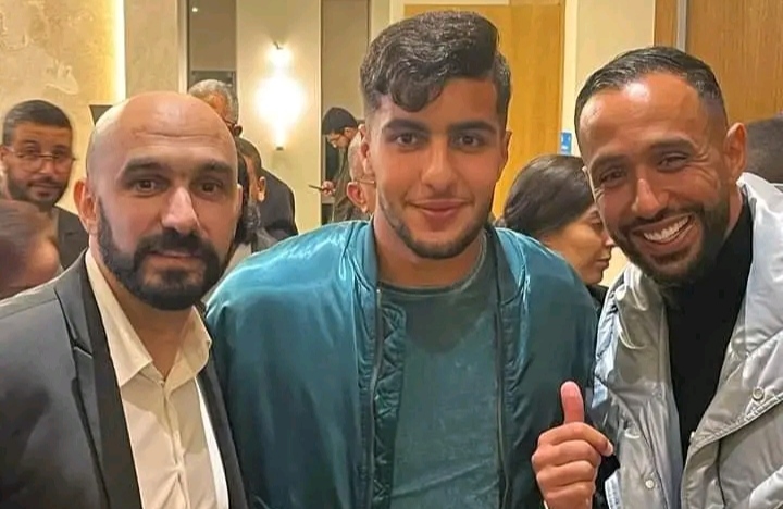 المهدي بنعطية المدرب وليد الركراكي مدرب المنتخب الوطني المغربي يدعم عرين أسود الأطلس بخليفة ياسين بونو حارس إشبيلية الإسباني