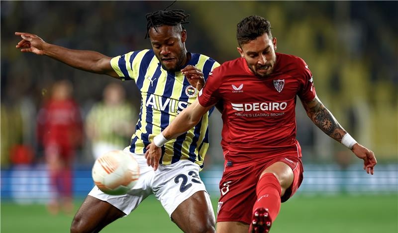 الظهير الأيسر البرازيلي أليكس تيليس يتلقى صدمة كبيرة بعد وصوله إلى المغرب لمواجهة المنتخب الوطني المغربي