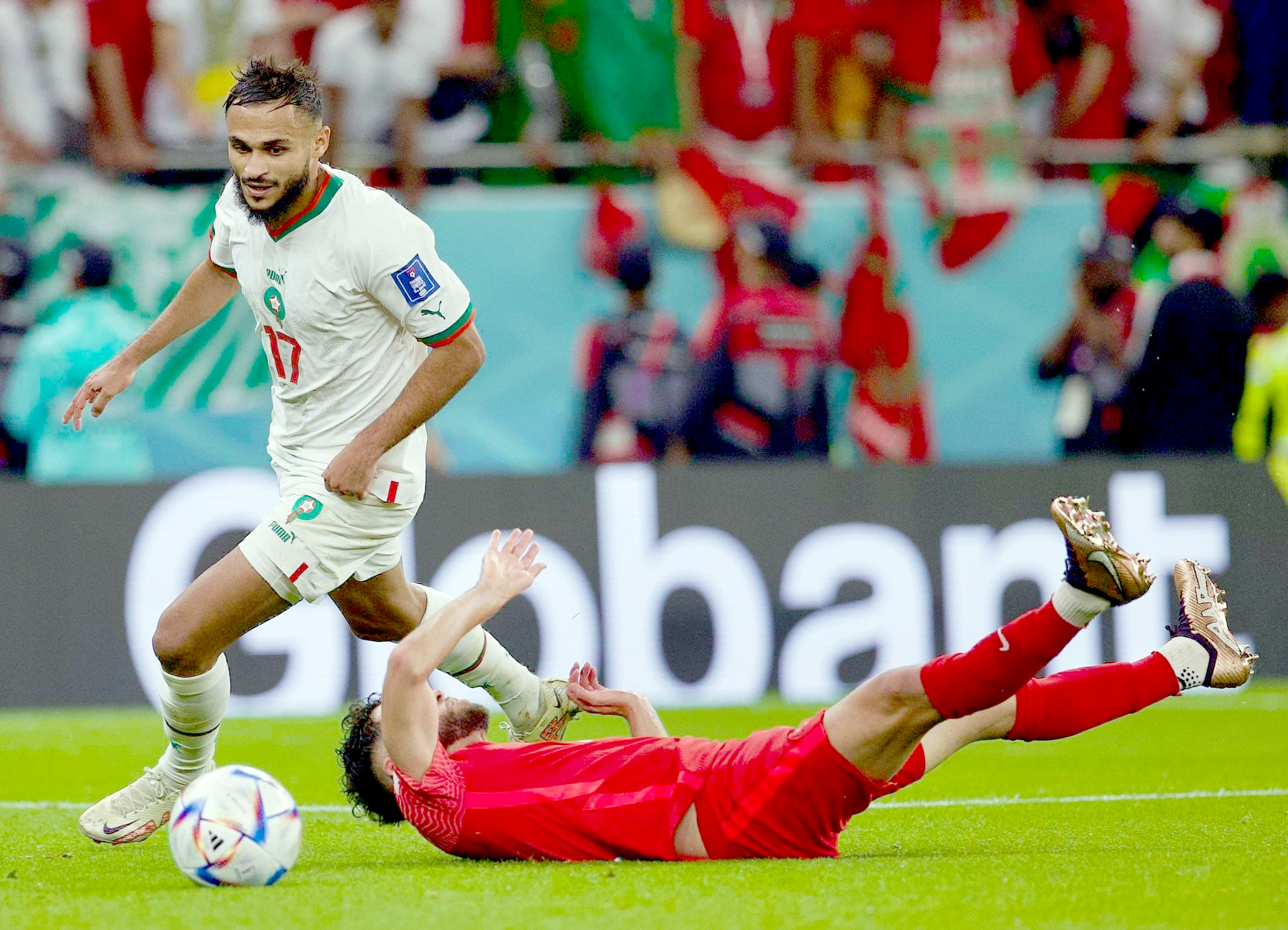 الدوري السعودي الدولي المغربي سفيان بوفال لاعب نادي الريان القطري: “استمتع برؤية كريستيانو رونالدو وهو يبكي”