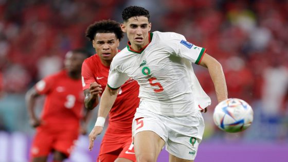 وليد الركراكي يثني مدافع المنتخب الوطني المغربي نايف أكرد على التوقيع مع فريق ليفربول الانجليزي