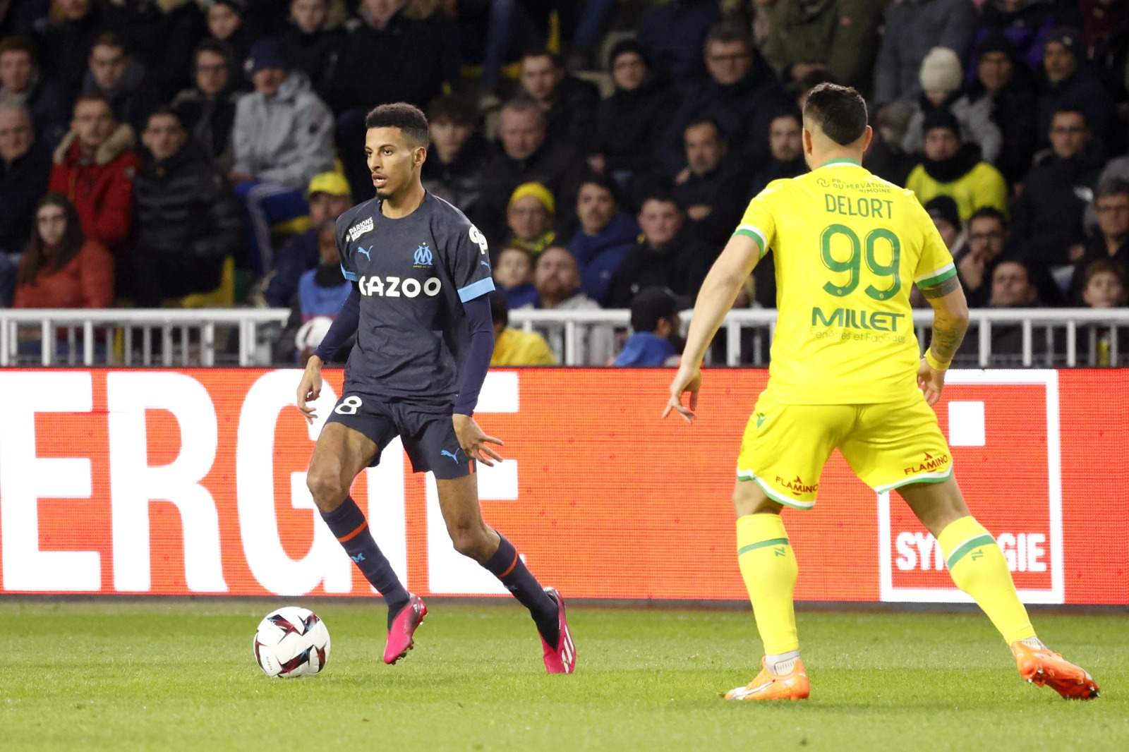 عملية جراحية لنجم الوسط المغربي عز الدين أوناحي وانضمامه إلى مارسيليا بتوجيه من مهاجم منتخب المغرب