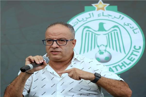 عزيز البدراوي رئيس الرجاء الرياضي ينصف سعيد الناصيري و يحذر مكونات الفريق الأخضر
