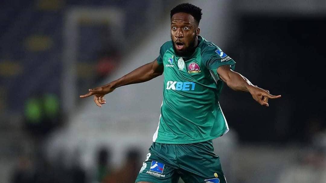 التوغولي روجير أهولو يورط  الرجاء الرياضي المغربي في أزمة كبيرة و يستنفر تدخل رئيس الفريق محمد بودريقة