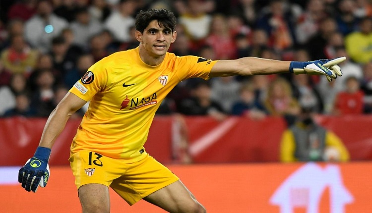 الحارس المغربي ياسين بونو يرحل عن إشبيلية بعد قرار مدرب الفريق الأحمر