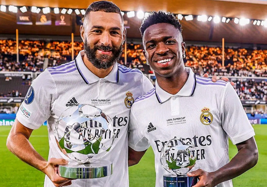 ريال مدريد الإسباني يعلن عن رحيل مهاجمه الفرنسي كريم بنزيما بعد مسيرة حافلة استمرت 14 عاما داخل جدران &Quot;سانتياجو بيرنابيو&Quot;.