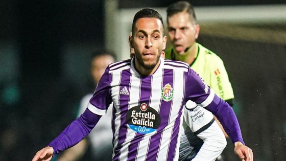 اللاعب المغربي أنور التهامي، اليوم الجمعة، عقده مع نادي بلد الوليد