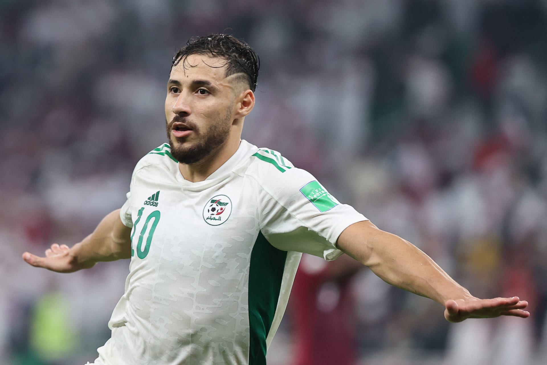 قرار مفاجئ من رئيس الرجاء الرياضي محمد بودريقة يحسم مسألة التعاقد مع الدولي الجزائري يوسف بلايلي