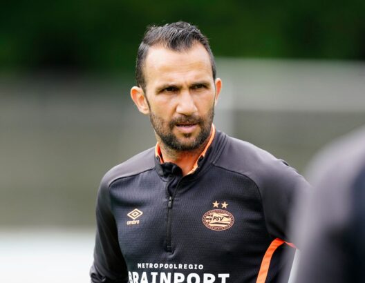 المدرب المغربي عادل رمزي مدرب ايندهوفن بالرباط لقيادة المنتخب الوطني المغربي الأولمبي