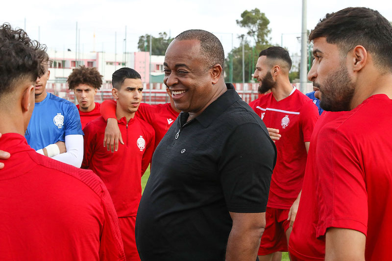 الاتحاد الدولي لكرة القدم الفيفا يضخ مبلغا ماليا كبيرا في حساب فريق الوداد الرياضي و الناصيري يقوم بتوظيفه في انتدابات وازنة