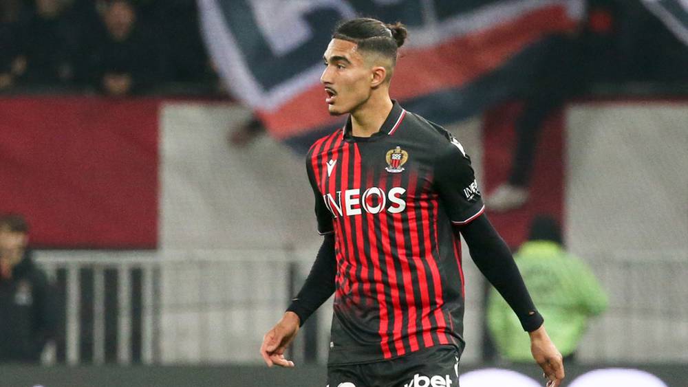 أيوب العمراوي يزيح آدم ماسينا من المنتخب ويقترب من اسبانيول برشلونة الإسباني