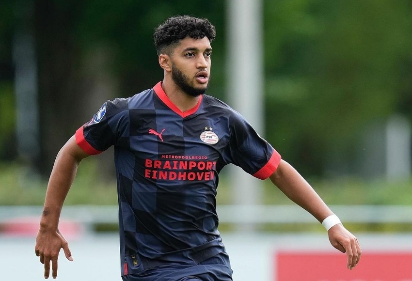 وليد الركراكي ينهي مسألة توجيه الدعوة للاعب نادي آيندهوفن الهولندي إسماعيل الصيباري