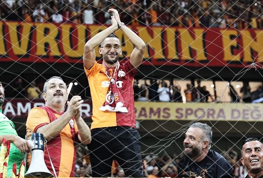 المغربي حكيم زياش يوجه صفعة قوية لتشيلسي الإنجليزي و المغربي يؤكد اللاعوة للبلوز